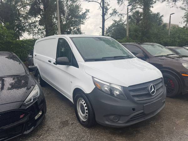 Mercedes-Benz Metris with VIN: W1YV0CEY0N3988775