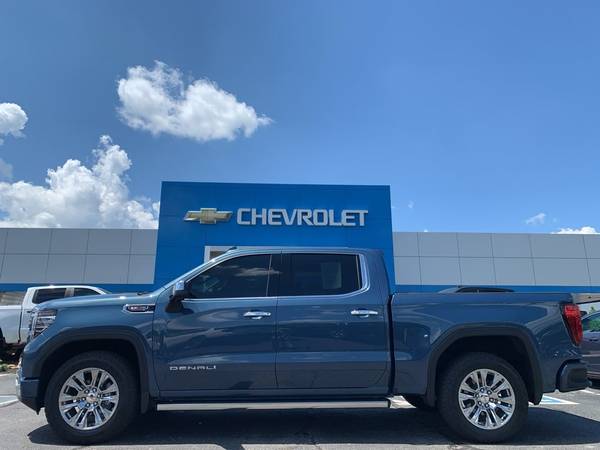GMC Sierra 1500 with VIN: 1GTUUGELXSZ139455