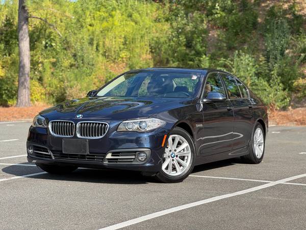 BMW 5 Series with VIN: WBA5A5C57GD528304