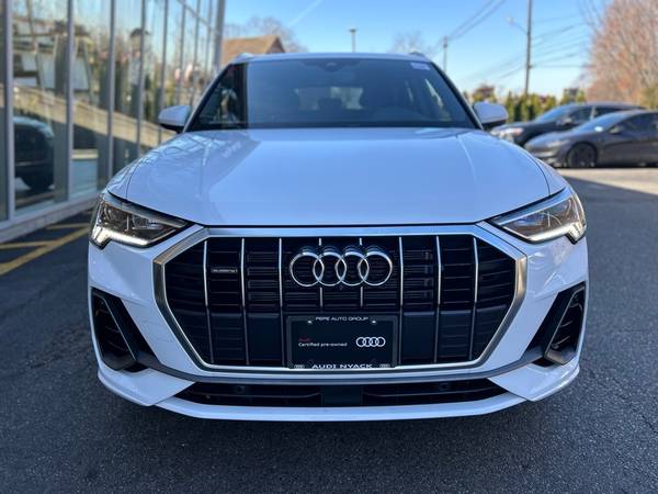 Audi Q3 with VIN: WA1EECF30R1148760