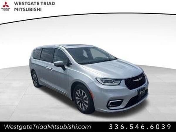 Chrysler Pacifica with VIN: 2C4RC1S75PR551393