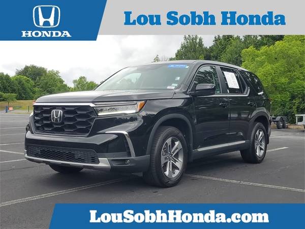 Honda Pilot with VIN: 5FNYG2H50RB008107