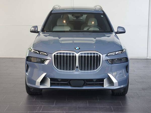 BMW X7 with VIN: 5UX23EM03R9S88269