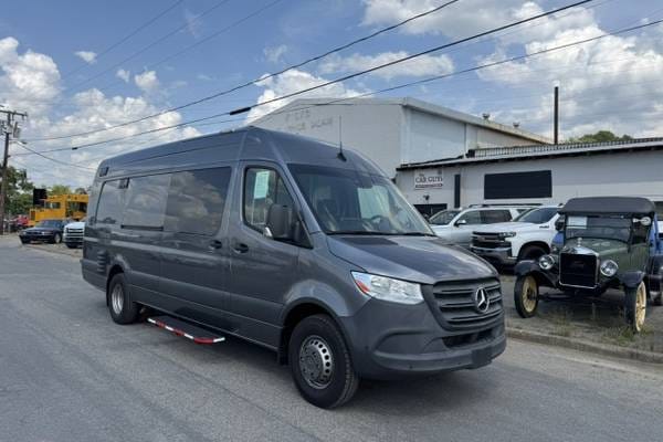 2022 Mercedes-Benz Sprinter 4500 170" WB Crew Diesel