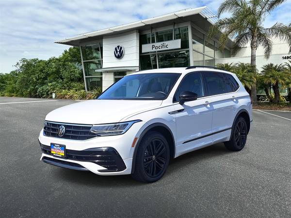 Volkswagen Tiguan with VIN: 3VVCB7AX2NM028691