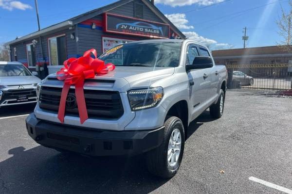 2016 Toyota Tundra SR5  CrewMax Cab