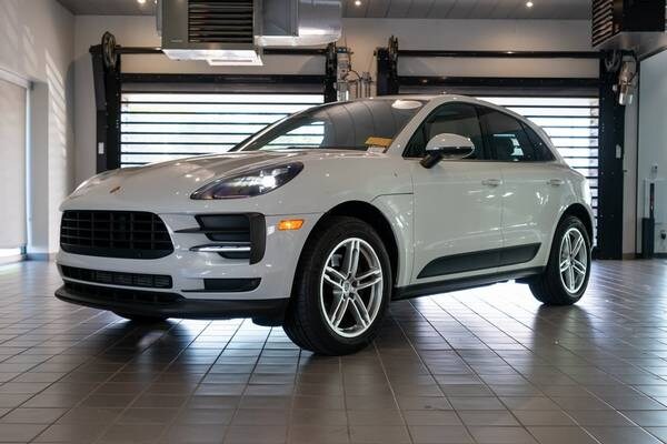 Porsche Macan with VIN: WP1AA2A54KLB03638