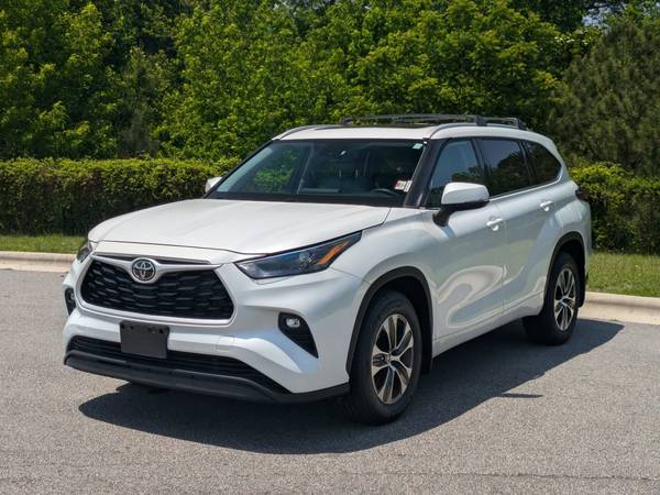 Toyota Highlander with VIN: 5TDHZRBH3NS177677