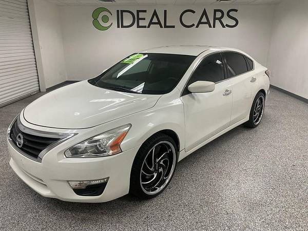 Nissan Altima with VIN: 1N4AL3AP6EN209669