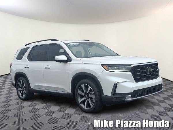 Honda Pilot with VIN: 5FNYG1H85SB073206
