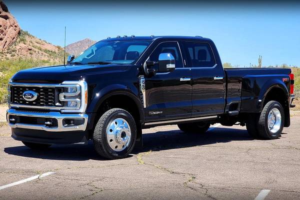 2023 Ford F-450 Super Duty Lariat Diesel Crew Cab