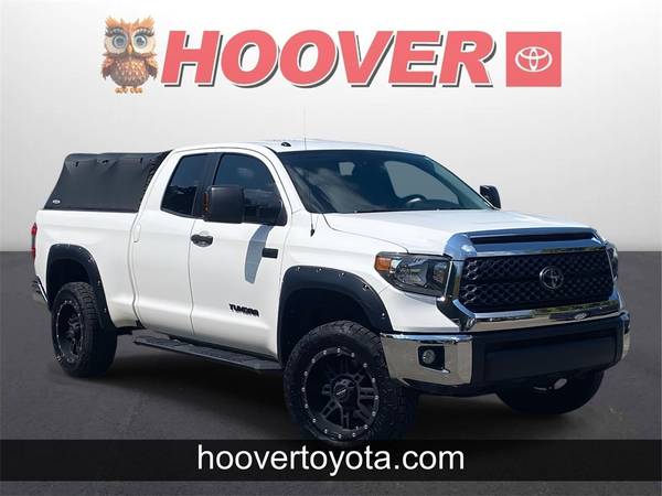 Toyota Tundra with VIN: 5TFUW5F18KX817174