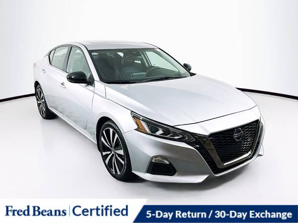 Nissan Altima with VIN: 1N4BL4CW7MN307784