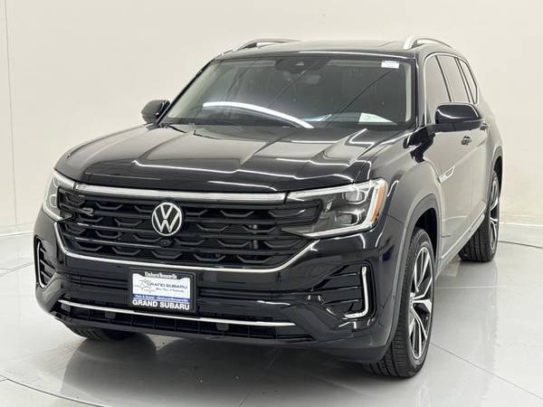 Volkswagen Atlas with VIN: 1V2FR2CAXRC610529