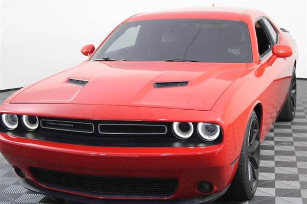 Dodge Challenger with VIN: 2C3CDZFJ4HH574117