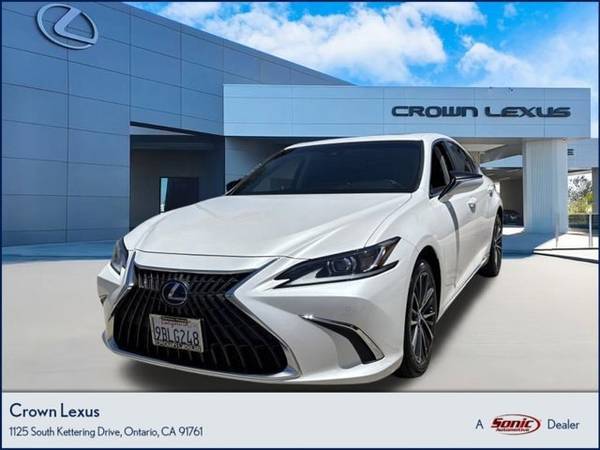 Lexus ES 300h with VIN: 58ADA1C10NU020116
