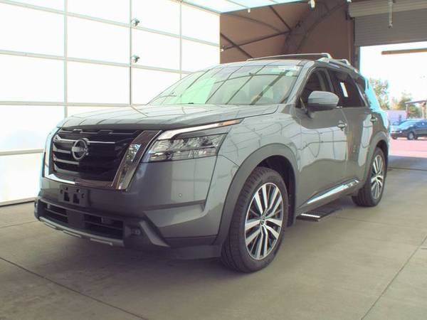 Nissan Pathfinder with VIN: 5N1DR3DK5NC205206