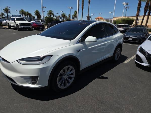 Tesla Model X with VIN: 5YJXCAE2XMF324148