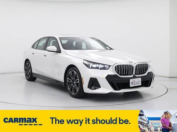 BMW 5 Series with VIN: WBA43FJ06SCT12249