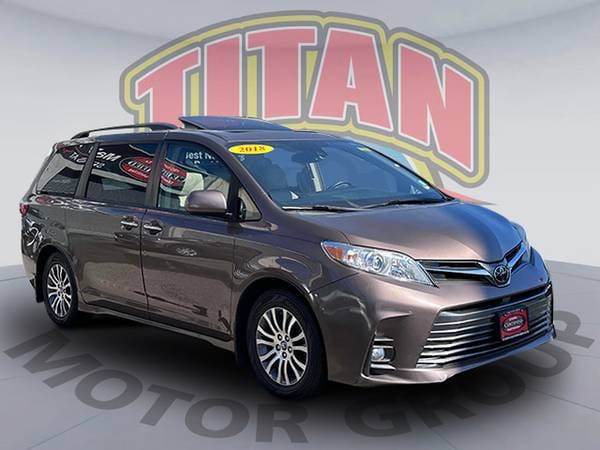 Toyota Sienna with VIN: 5TDYZ3DC5JS930067