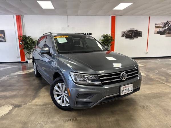Volkswagen Tiguan with VIN: 3VV1B7AX9LM159248