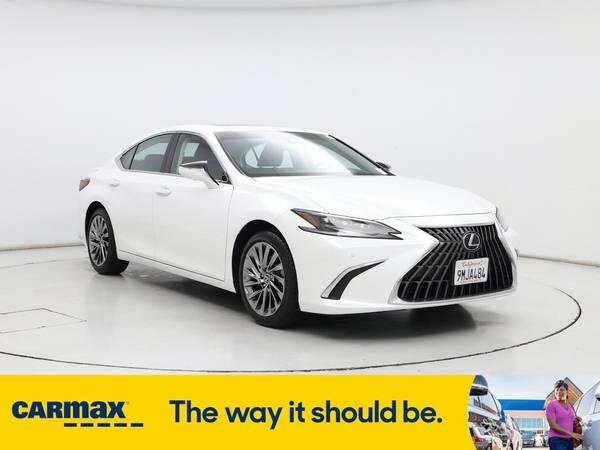 Lexus ES with VIN: 58AEA1C1XRU047334