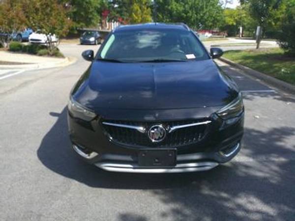 Buick Regal TourX with VIN: W04GU8SX4J1136245