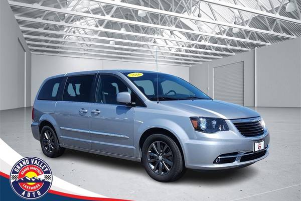2016 Chrysler Town and Country S