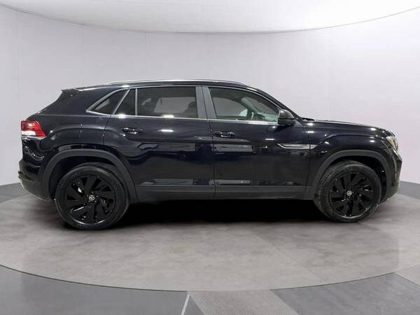 Volkswagen Atlas Cross Sport with VIN: 1V2HE2CA8RC215396