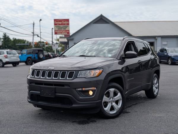 Jeep Compass with VIN: 3C4NJDBB8JT175027