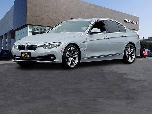 BMW 3 Series with VIN: WBA8E1C55JA171515