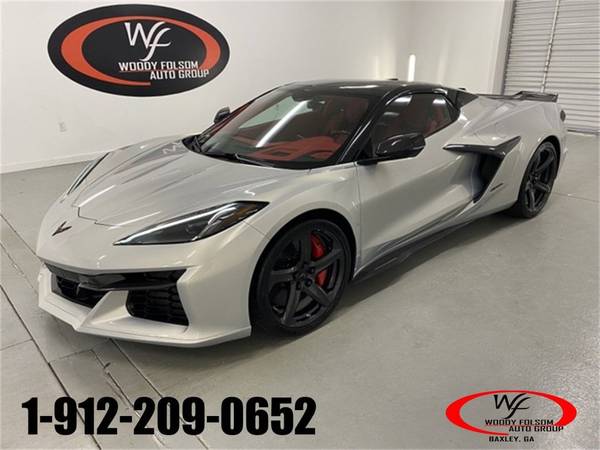 Chevrolet Corvette with VIN: 1G1YF3D3XP5601400