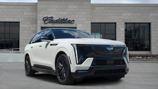 Cadillac ESCALADE IQ with VIN: 1GYTEFKL6SU104460