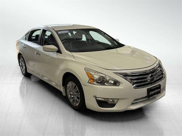 Nissan Altima with VIN: 1N4AL3AP0FC202732
