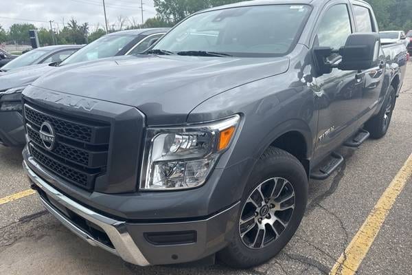 2024 Nissan Titan SV  Crew Cab