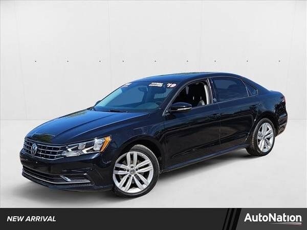 Volkswagen Passat with VIN: 1VWLA7A30KC005872