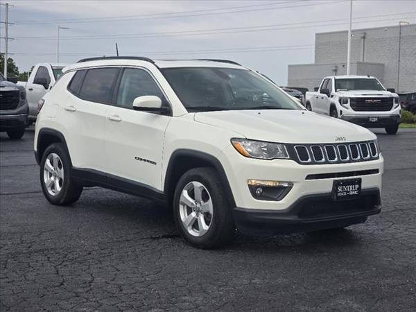Jeep Compass with VIN: 3C4NJDBB6JT314717