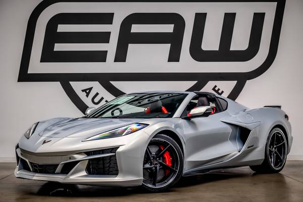 Chevrolet Corvette with VIN: 1G1YM2D46R5500284