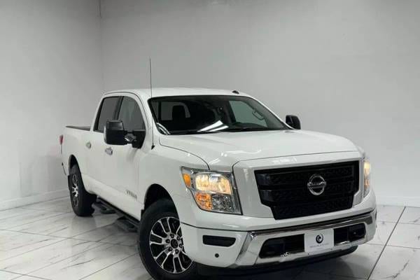 2021 Nissan Titan SV  Crew Cab