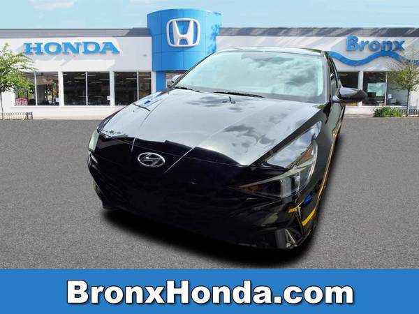 Hyundai Elantra with VIN: KMHLM4AG9PU391667