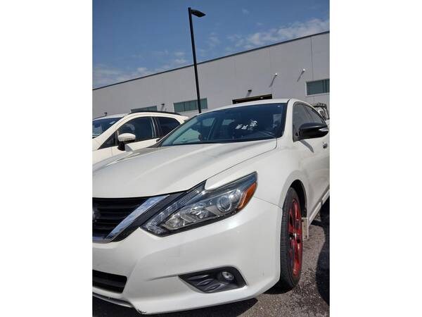 Nissan Altima with VIN: 1N4AL3AP1HC248153