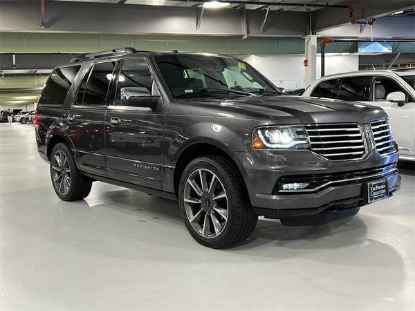 Lincoln Navigator with VIN: 5LMJJ2LTXGEL07152