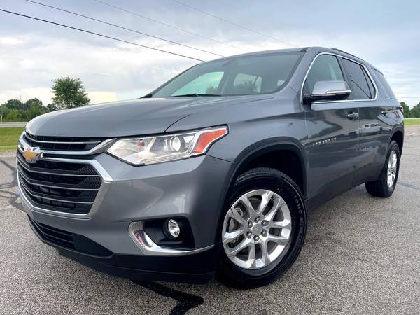 Chevrolet Traverse with VIN: 1GNERHKW1KJ183053