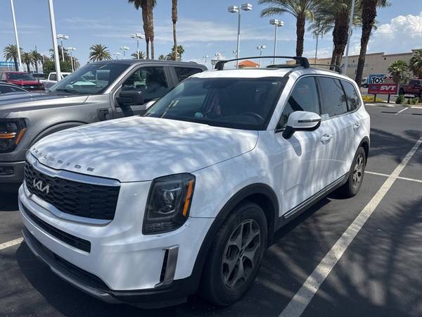 Kia Telluride with VIN: 5XYP3DHCXNG204804