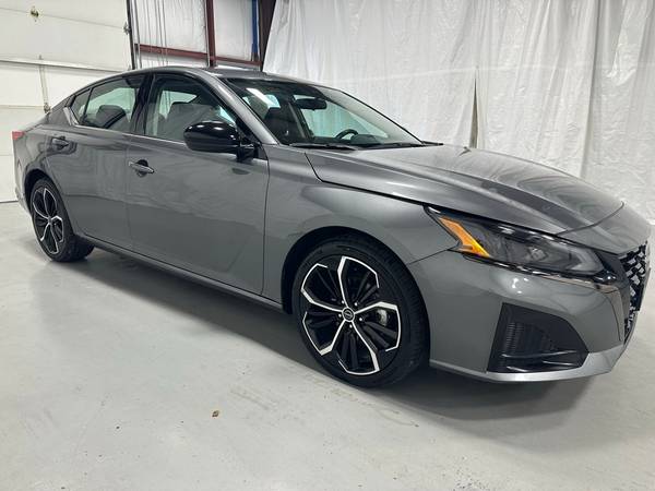 Nissan Altima with VIN: 1N4BL4CV4RN373935