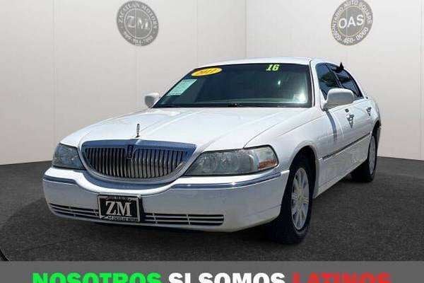 2011 Lincoln Town Car Signature Limited