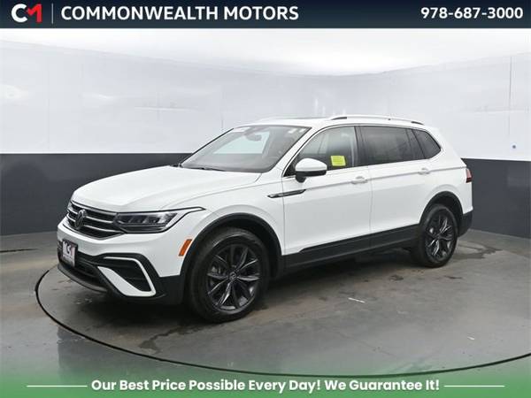 Volkswagen Tiguan with VIN: 3VV2B7AX3NM084408