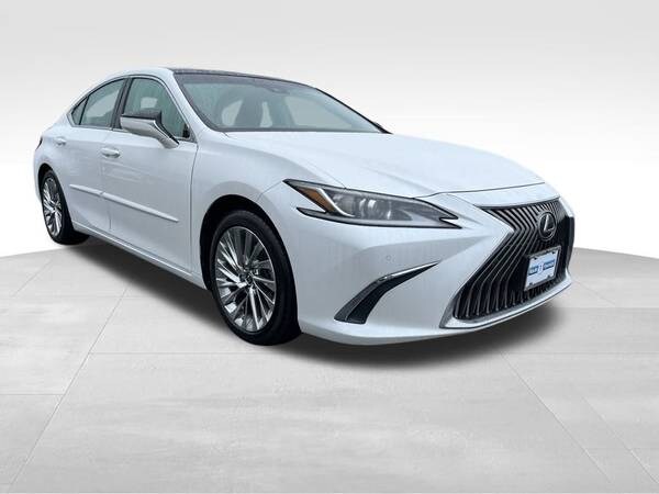 Lexus ES 350 with VIN: 58AEZ1B15LU072336