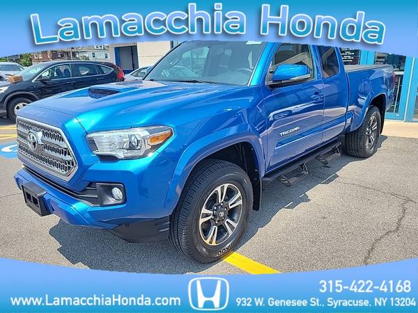Toyota Tacoma with VIN: 5TFSZ5AN8HX075392