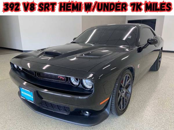 Dodge Challenger with VIN: 2C3CDZFJ9KH719708